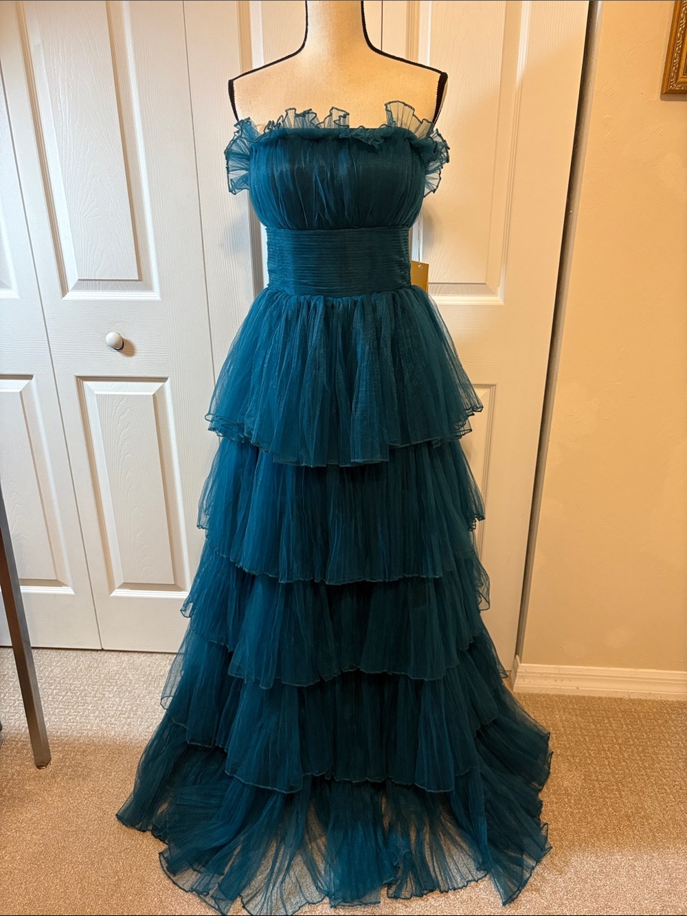 NWT Ocean Blue Tulle Tiered Strapless Formal Gown / Prom Dress - Size 6.